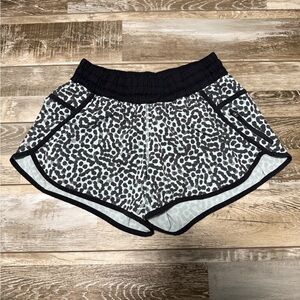 Lululemon Tracker Short *4-way Stretch Size 8 Ace Spot Tranquil Blue Black